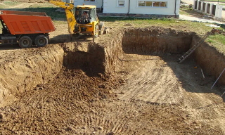 Рытье котлованов под фундамент в Гудермесе – цена от 2646 руб. за м3 | 2Землекопа-Гдр
