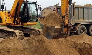 Выкопать яму экскаватором в Гудермесе от 953 руб. - 2Землекопа-Гдр